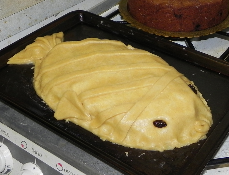 pie in the shape of a fish